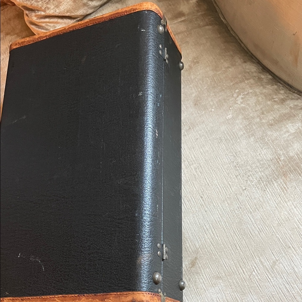 VINTAGE PRODUCT OF WARREN Suitcase 🧳 - Picture 8 of 15